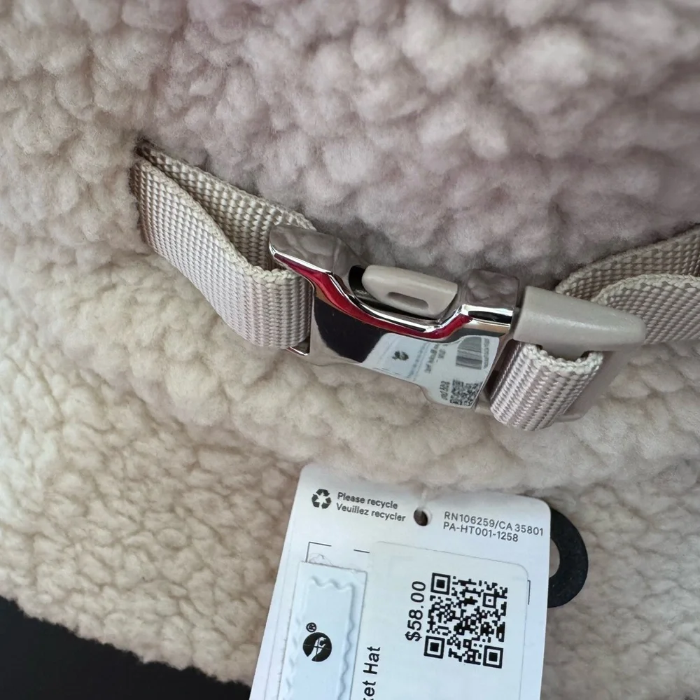 Lululemon Athletica Beige Sherpa Bucket Hat - Picture 4 of 6